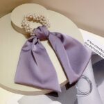 Ikat Rambut Mutiara Aksen Kain Satin Polos / Scrunchie Mutiara Satin Polos - Gambar 5