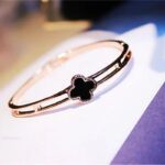 Gelang Emas Gelang Couple Titanium Anti Karat Untuk Wanita / Aksesoris Wanita Gelang Titanium - Gambar 2