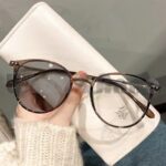 Kacamata Lensa 2in1 Photochromic Anti Radiasi Bentuk Bulat Bahan Metal Gaya Untuk Pria Dan Wanita