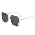 Kacamata Hitam Wanita Sungglasses Bingkai Oversize Dengan Ukiran Mewah Kekinian Fashion Trendy Woman Glasses - Gambar 4