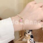 Gelang Rantai Wanita Adjustable Aksen Love Mutiara Peach Gaya Imut / Perhiasan Tangan Untuk Wanita Fashion Trendy