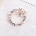 Pin Aksen Mutiara dan Berlian Imitasi untuk Aksesori Wanita - Korea Brooch Batu Permata Pin Mutiara - Gambar 40