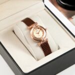 L&A Jam Tangan Wanita Retro Chic / Jam Tangan Fashion DialKecil Tali Kulit Pu - Gambar 6