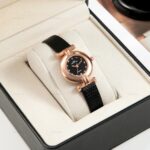 L&A Jam Tangan Wanita Retro Chic / Jam Tangan Fashion DialKecil Tali Kulit Pu - Gambar 4